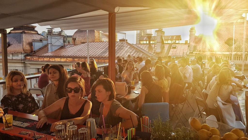 Pura Vida Sky Bar & Hostel Bukarest Eksteriør billede